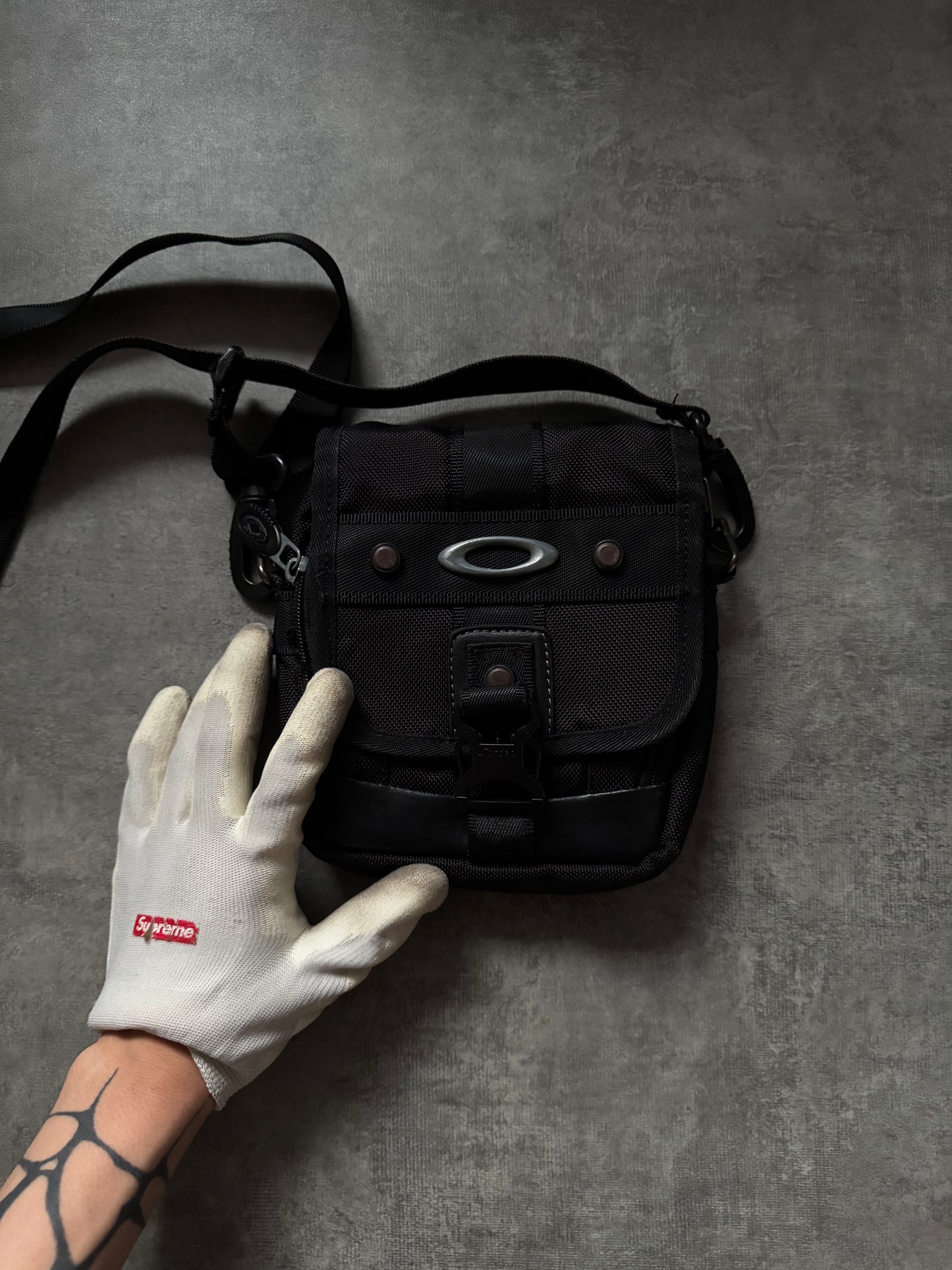 ✱ MINI BAG OAKLEY PIEZA TÁCTICA TERCIADA 90’S ✱