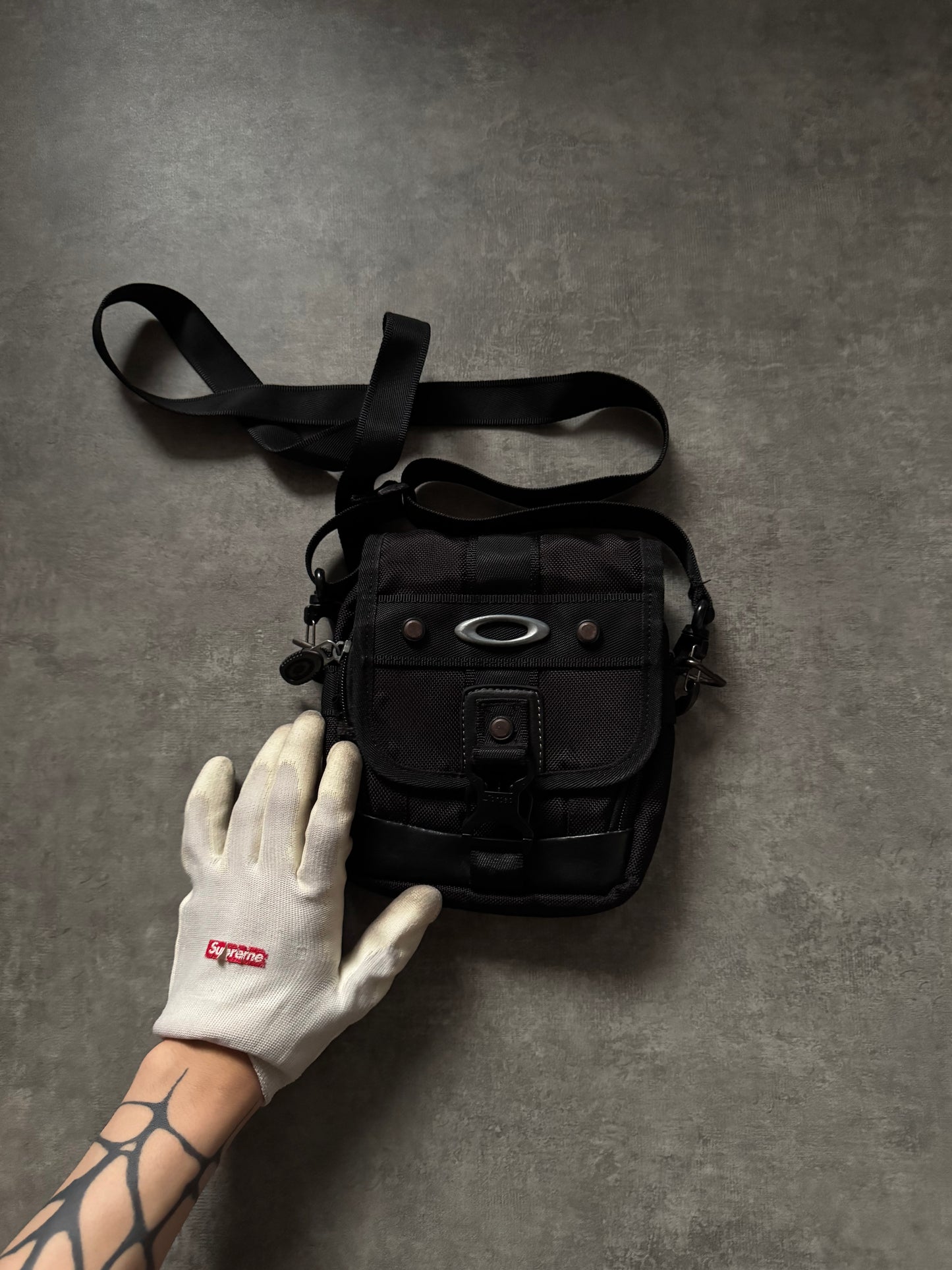 ✱ MINI BAG OAKLEY PIEZA TÁCTICA TERCIADA 90’S ✱