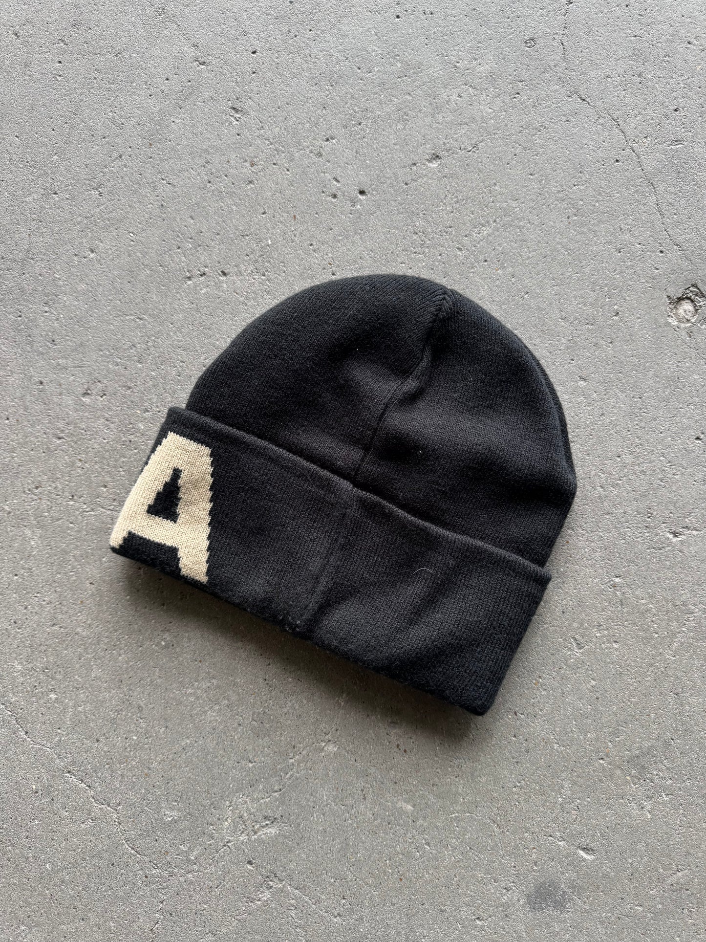 ✱ BEANIE OMA STUDIOS BIG LOGO BLACK OG ✱