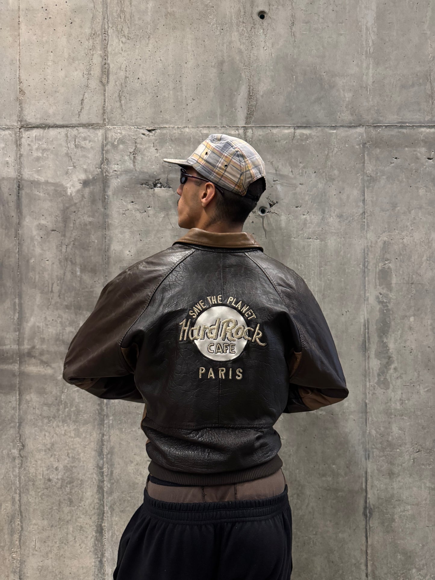 ✱ HARD ROCK CAFÉ PARIS 90’S LEATHER JACKET OG ✱