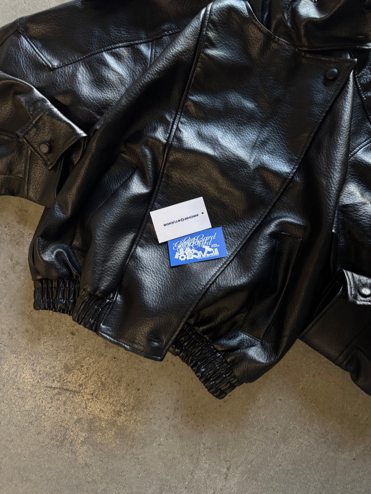 ✱ LEATHER BOMBER JACKET CUELLO ALTO COLOR  WAY BLACK OG ✱