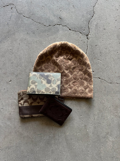 ✱ RARE PACK COACH WALLETS AND BEANIES BOX LOGOS ✱