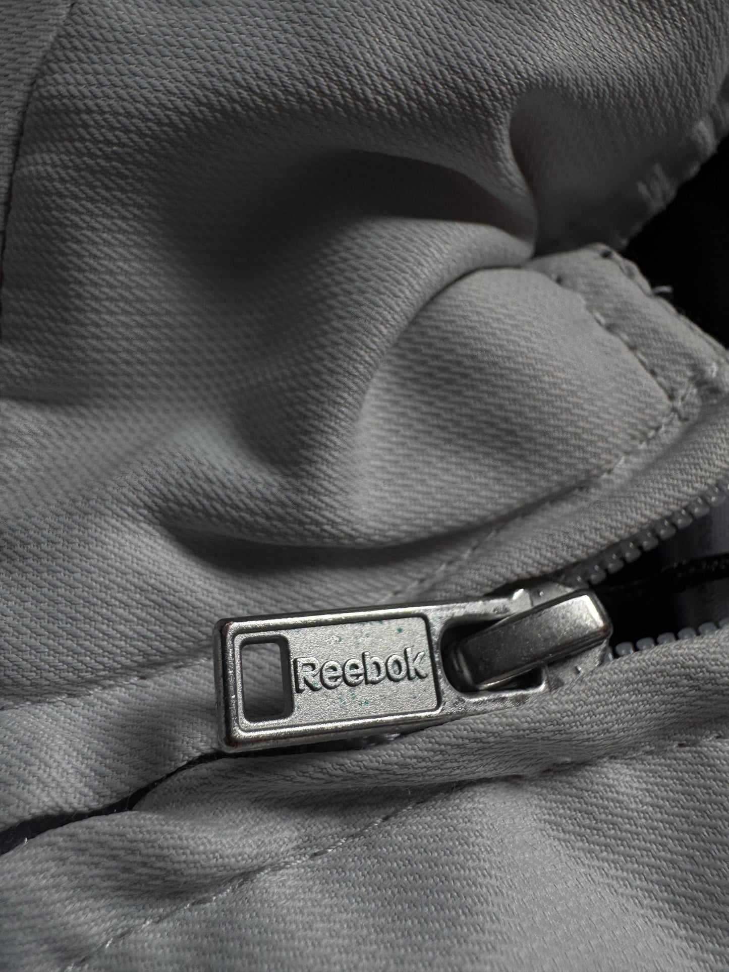 ✱ REEBOK GORPCORE 90’S ROMPE VIENTOS OVERSIZE OG ✱