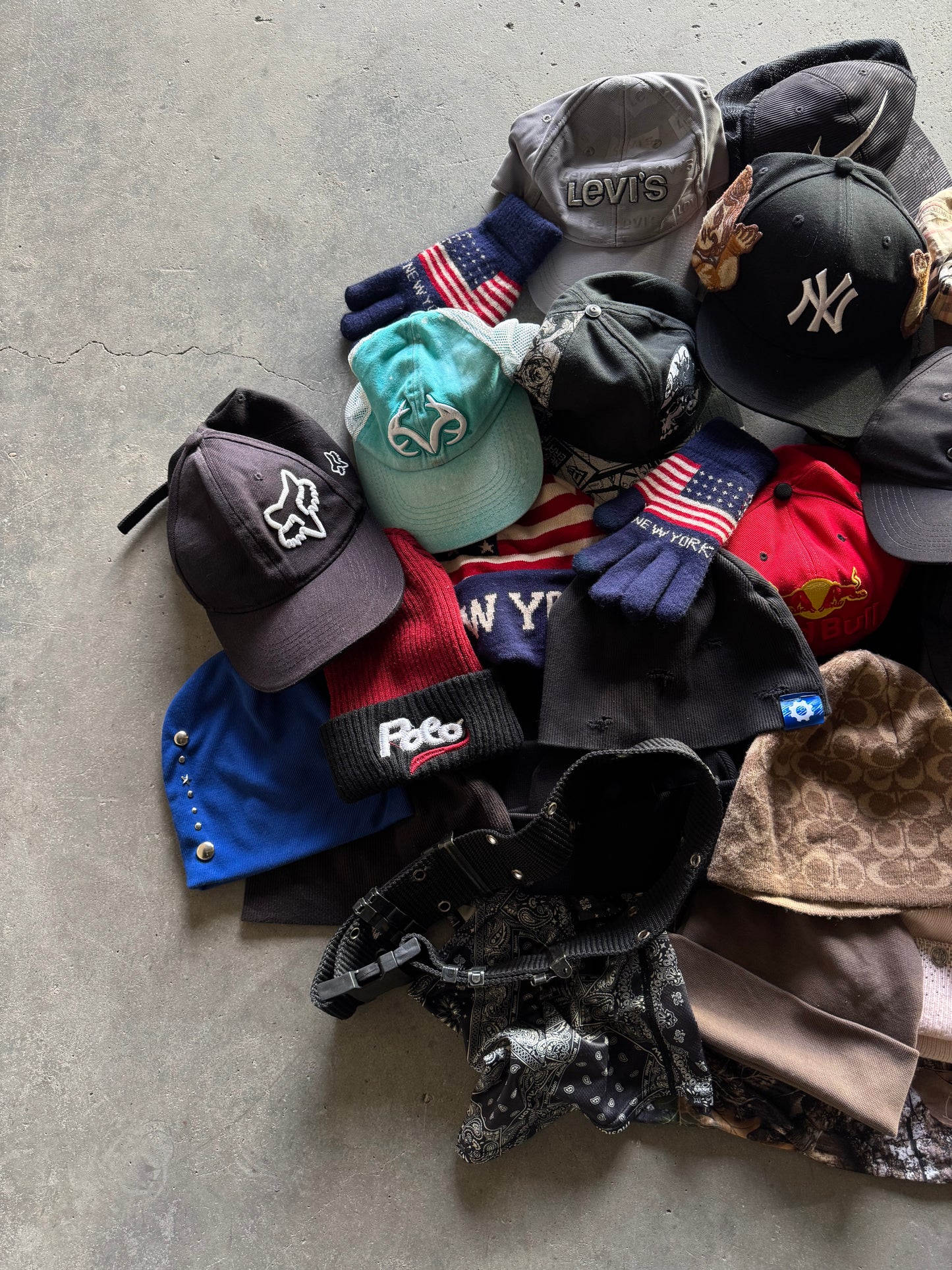 ✱ CÁPSULA VINTAGE BEANIES & HATS OGS ✱