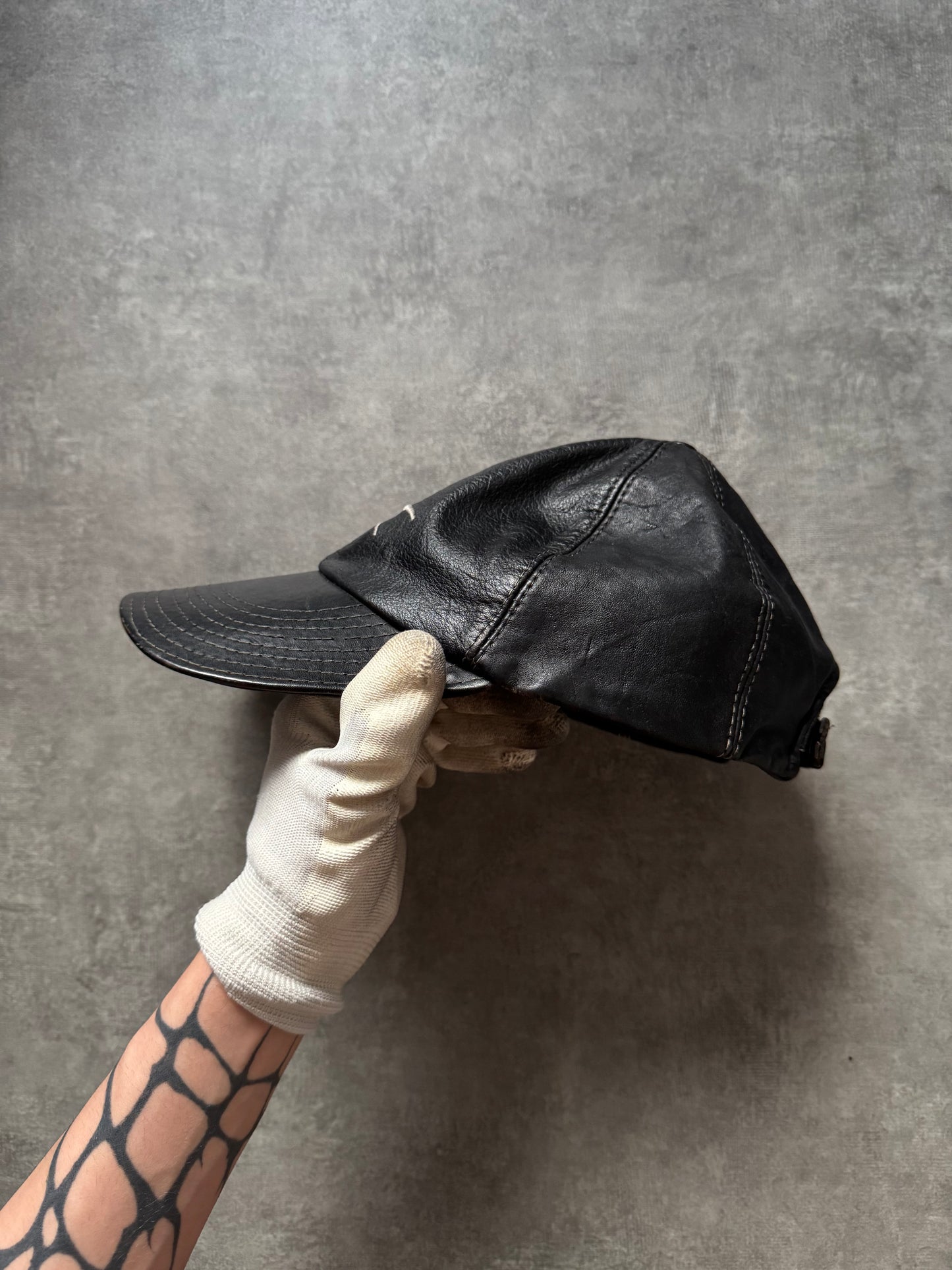 ✱ REEBOK 2000’S GORRA EN CUERO OG ✱