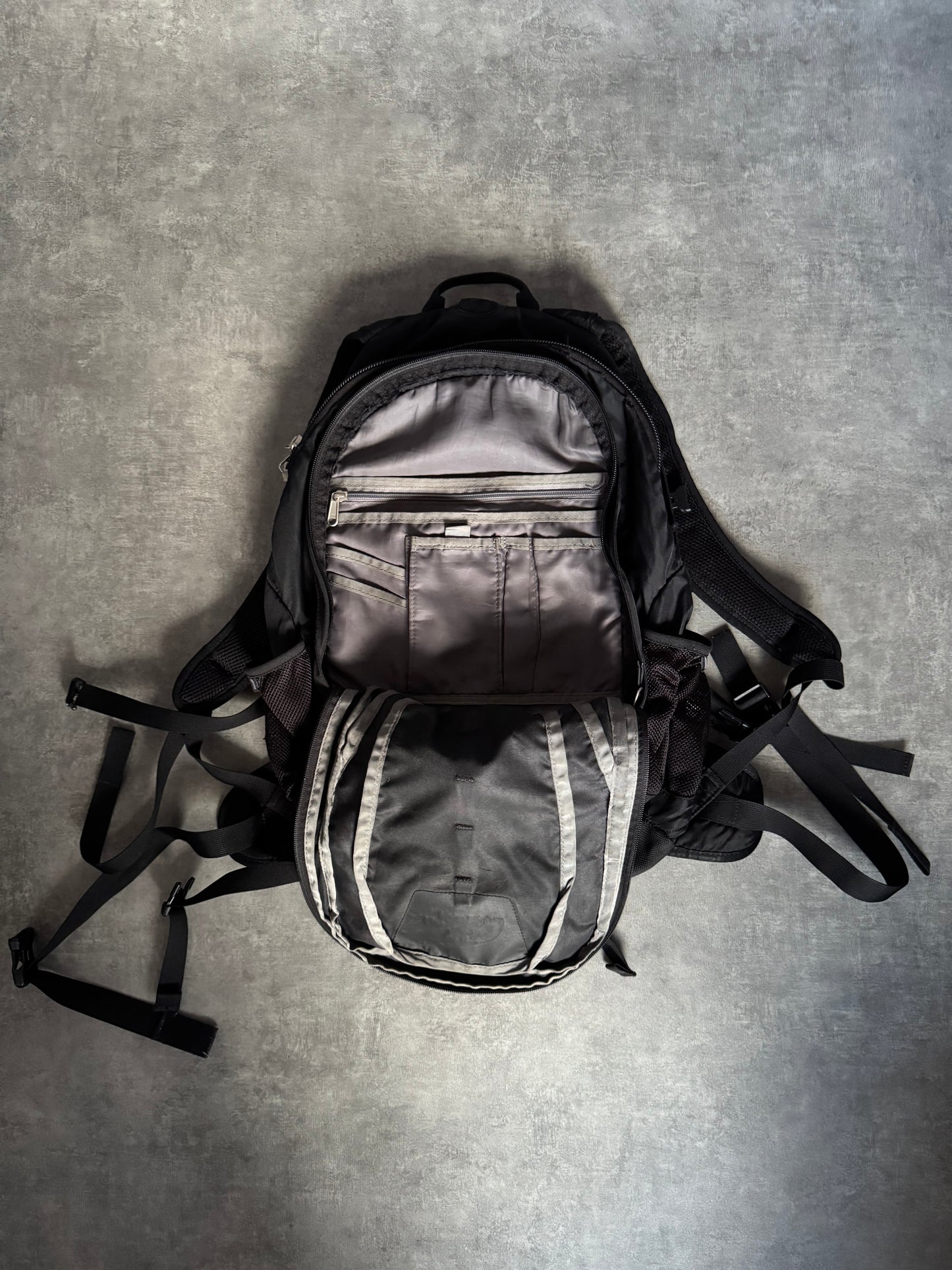 ✱ THE NORTH FACE BACKPACK HOT SHOT BLACK OG ✱