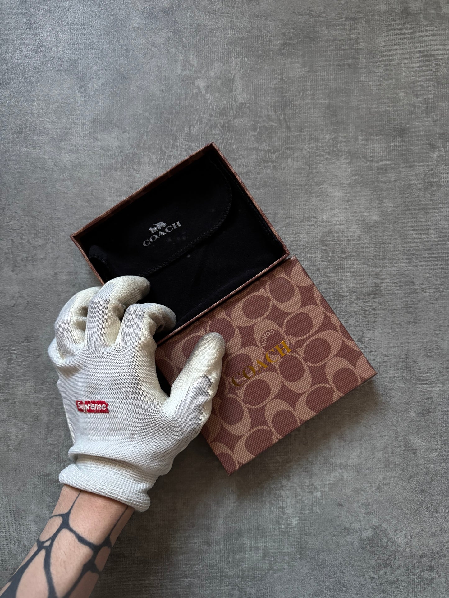 ✱ WALLET COACH CM032 CAMO EN CUERO ✱