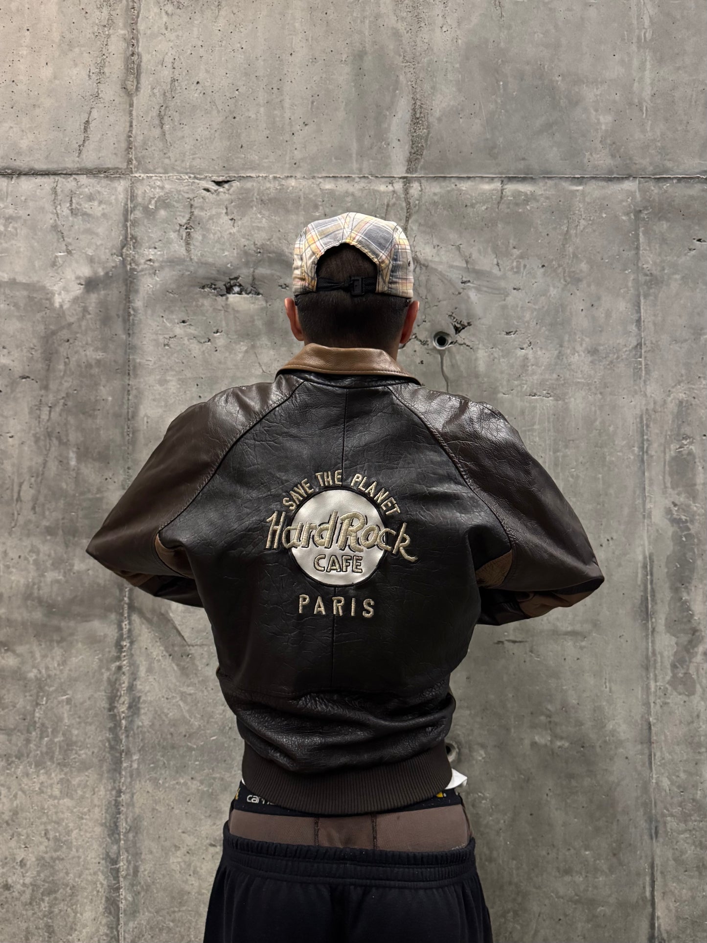 ✱ HARD ROCK CAFÉ PARIS 90’S LEATHER JACKET OG ✱