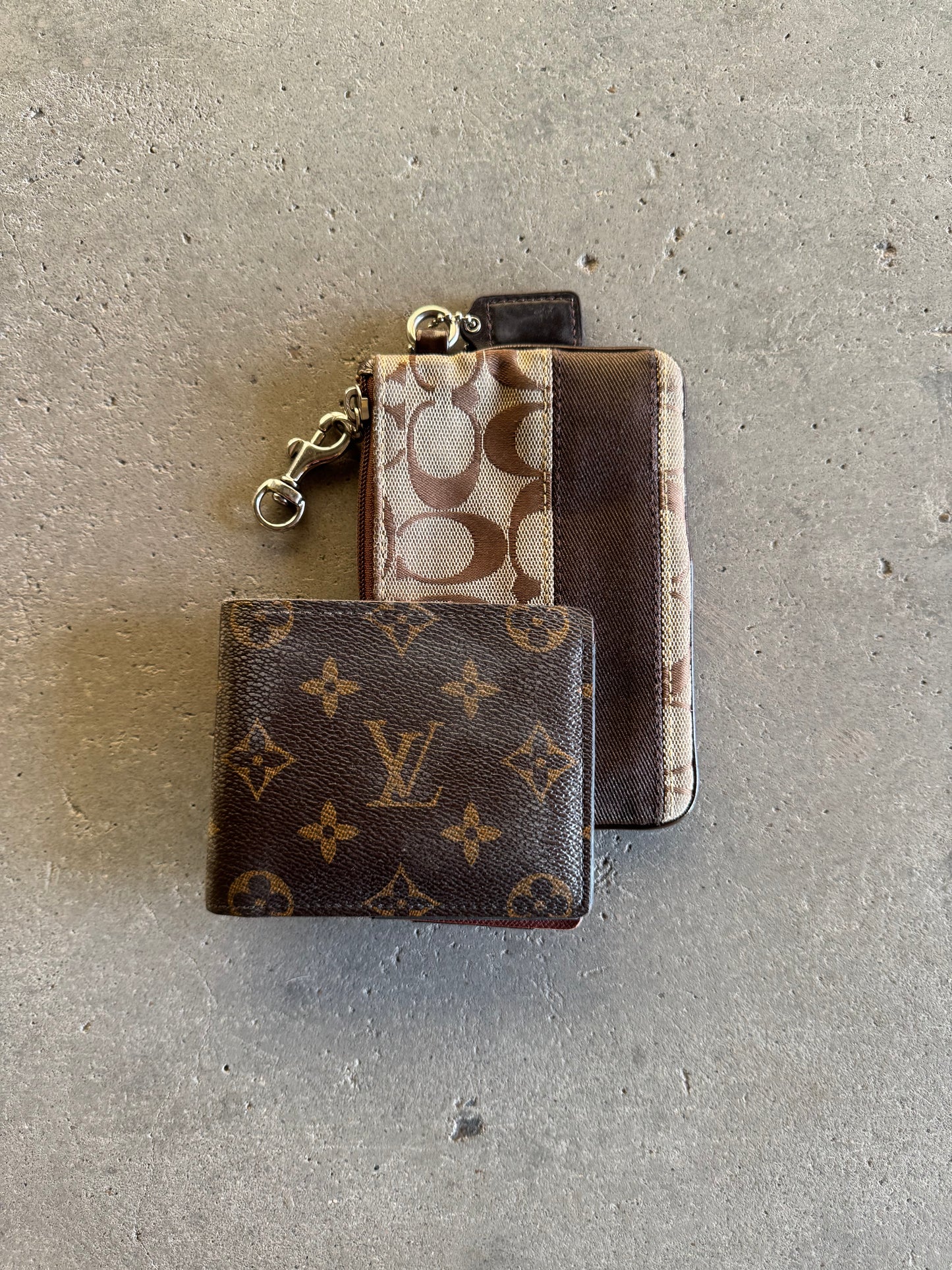 ✱ LOUIS VUITTON FRANCE BILLETERA UNIXES EN CUERO ✱