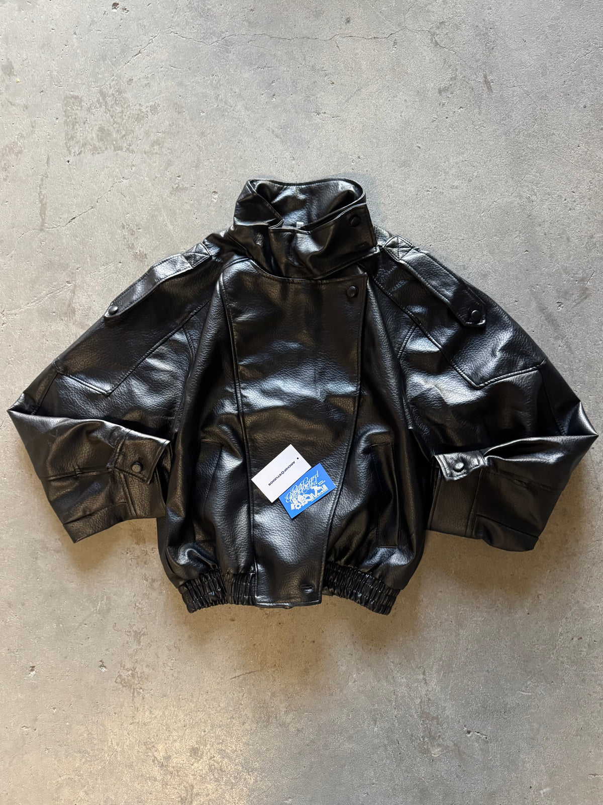 ✱ LEATHER BOMBER JACKET CUELLO ALTO COLOR  WAY BLACK OG ✱
