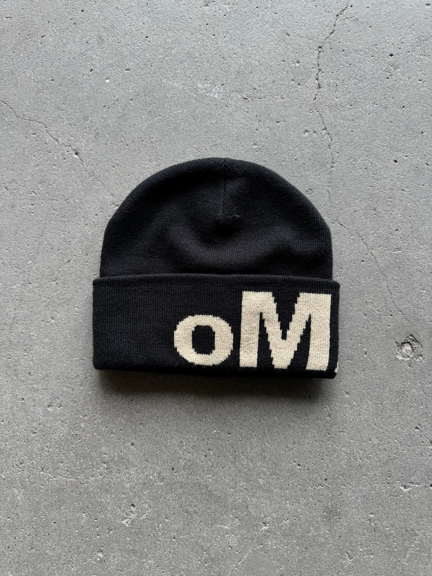 ✱ BEANIE OMA STUDIOS BIG LOGO BLACK OG ✱