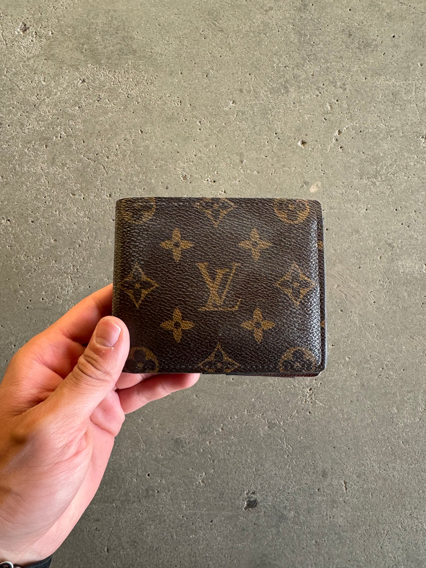 ✱ LOUIS VUITTON FRANCE BILLETERA UNIXES EN CUERO ✱
