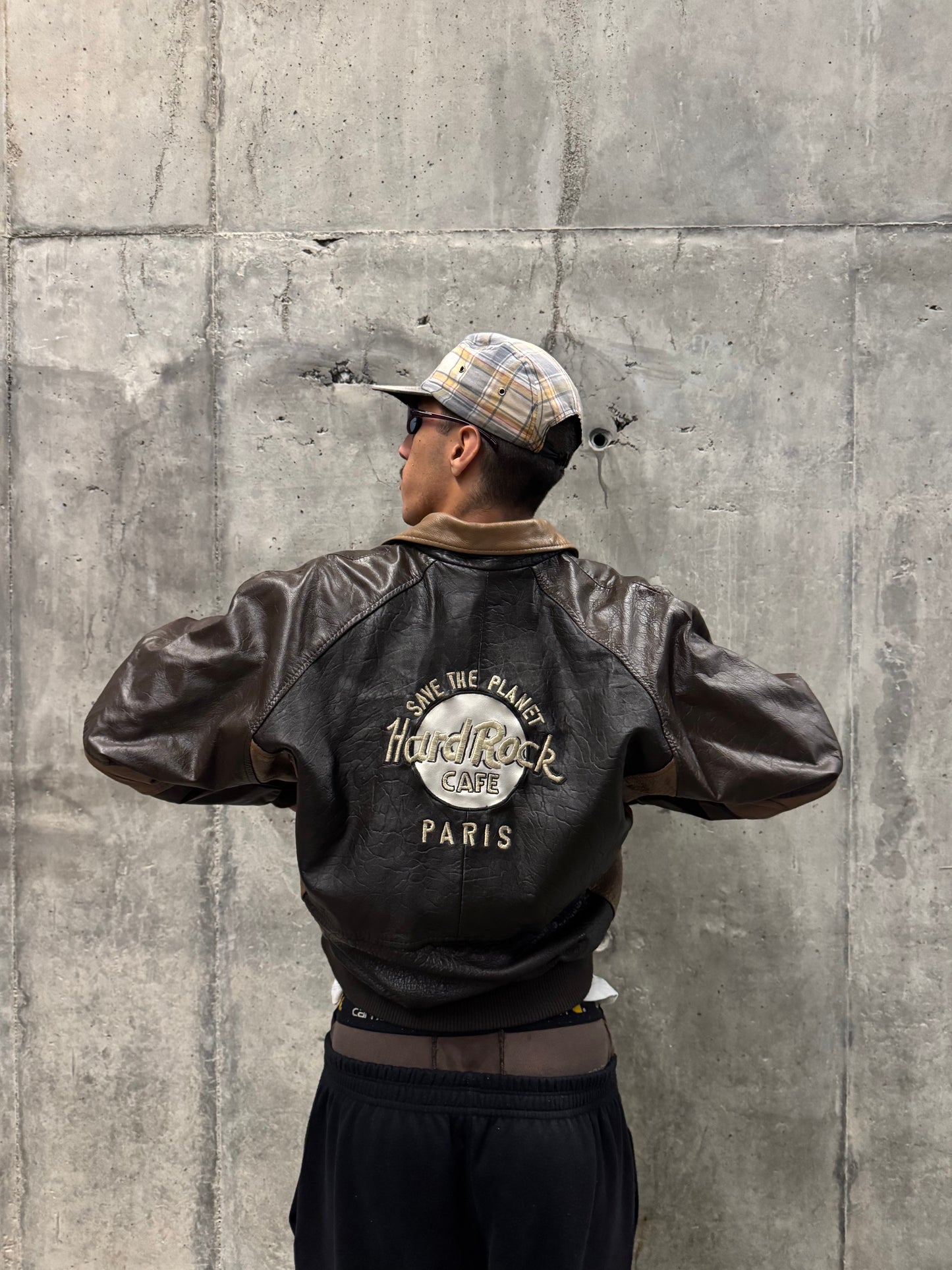 ✱ HARD ROCK CAFÉ PARIS 90’S LEATHER JACKET OG ✱