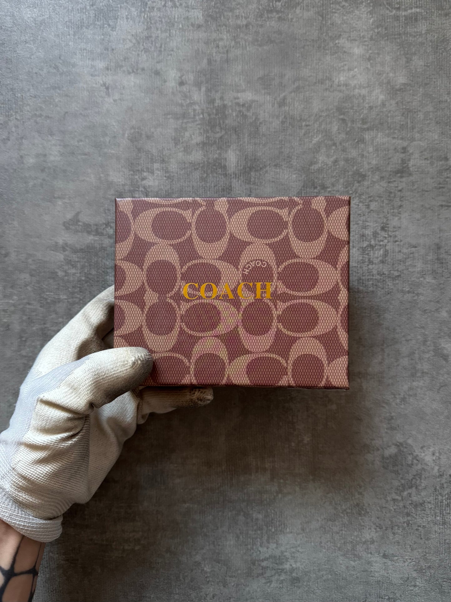 ✱ WALLET COACH CM032 CAMO EN CUERO ✱