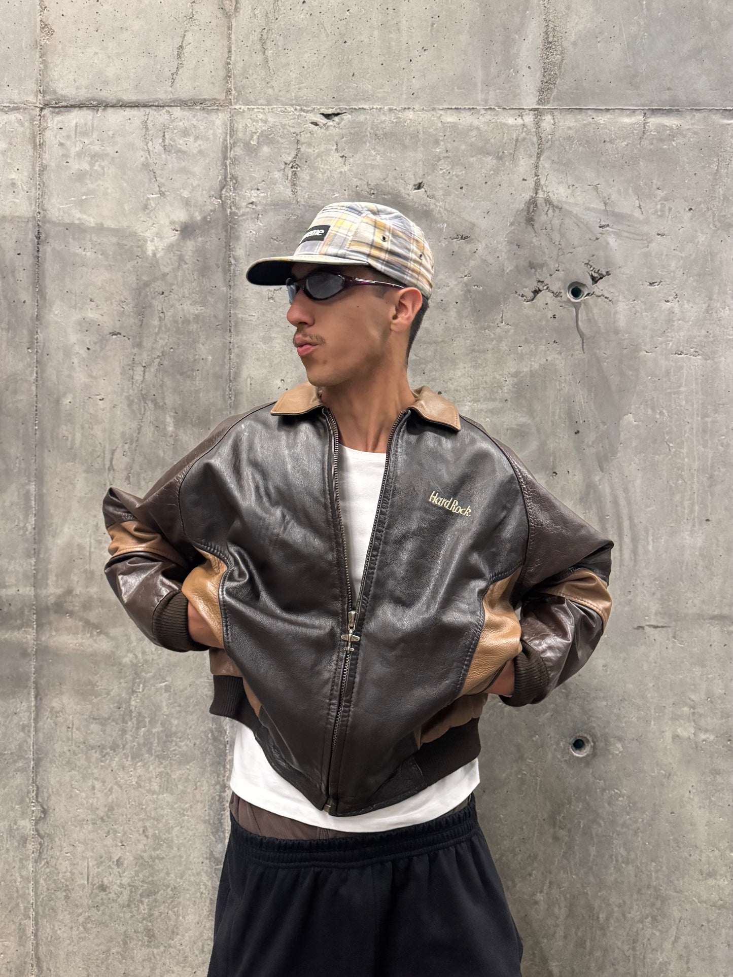 ✱ HARD ROCK CAFÉ PARIS 90’S LEATHER JACKET OG ✱