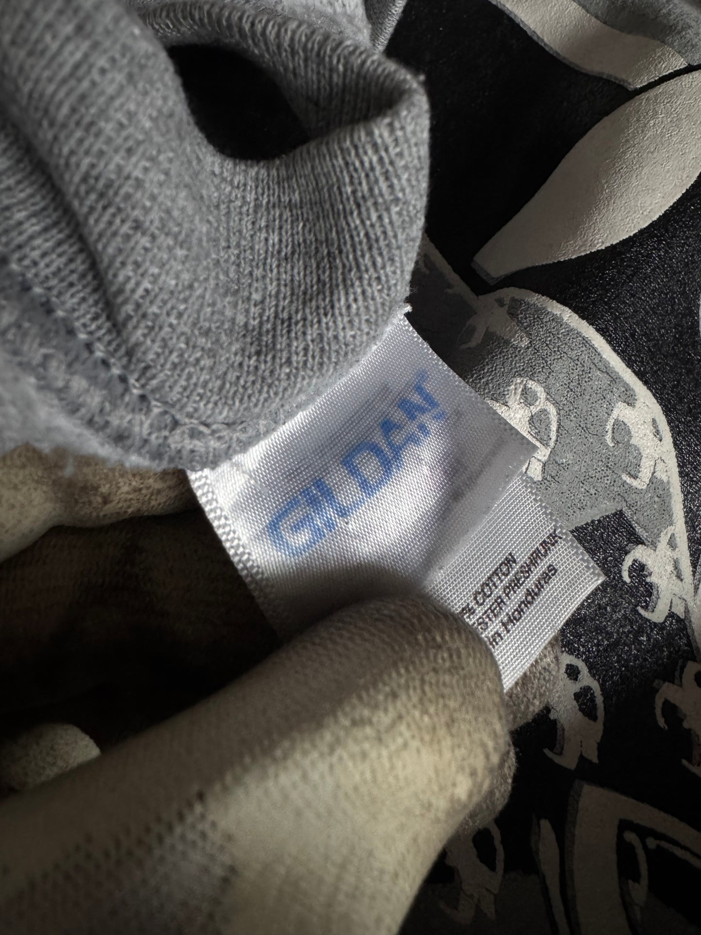 ✱ BUSO GILDAN CUSTOM RAIDERS BIG LOGO GRIS 90’S OG   ✱