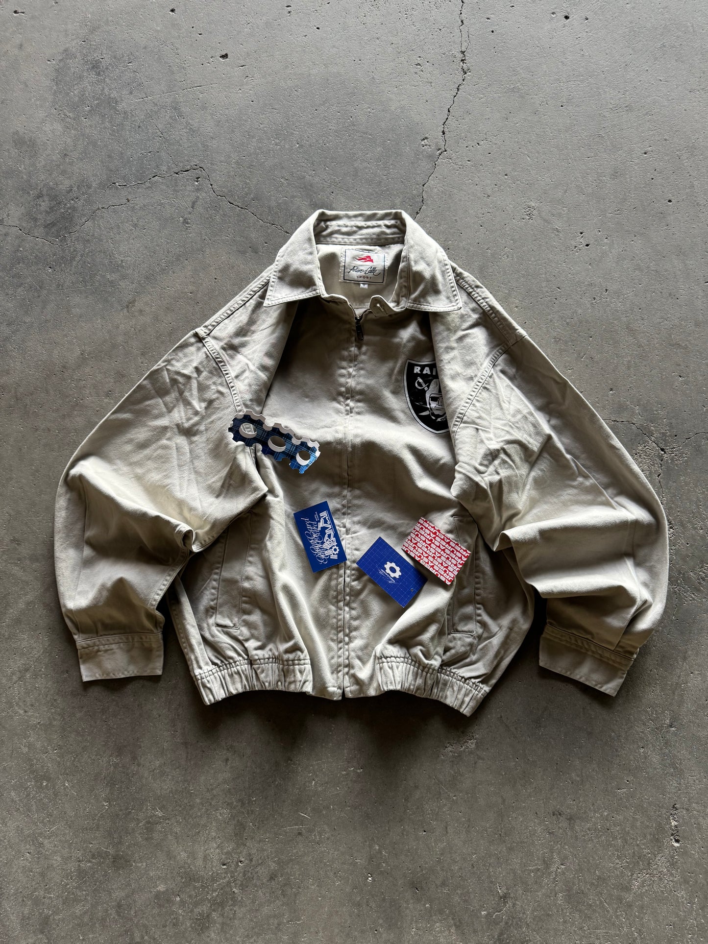 ✱ ARTURO CALLE CAZADORA CUSTOM RAIDERS 2000’S OG